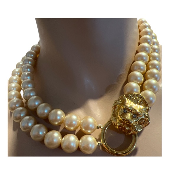 Kenneth Jay Lane Gold Lion and Cream 2 Strand Pearl Necklace - Picture 2 of 8